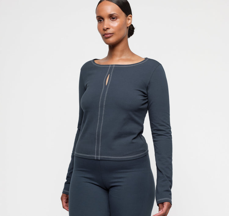 Core Cut-Out Long Sleeve - Black – made with 88% organic cotton