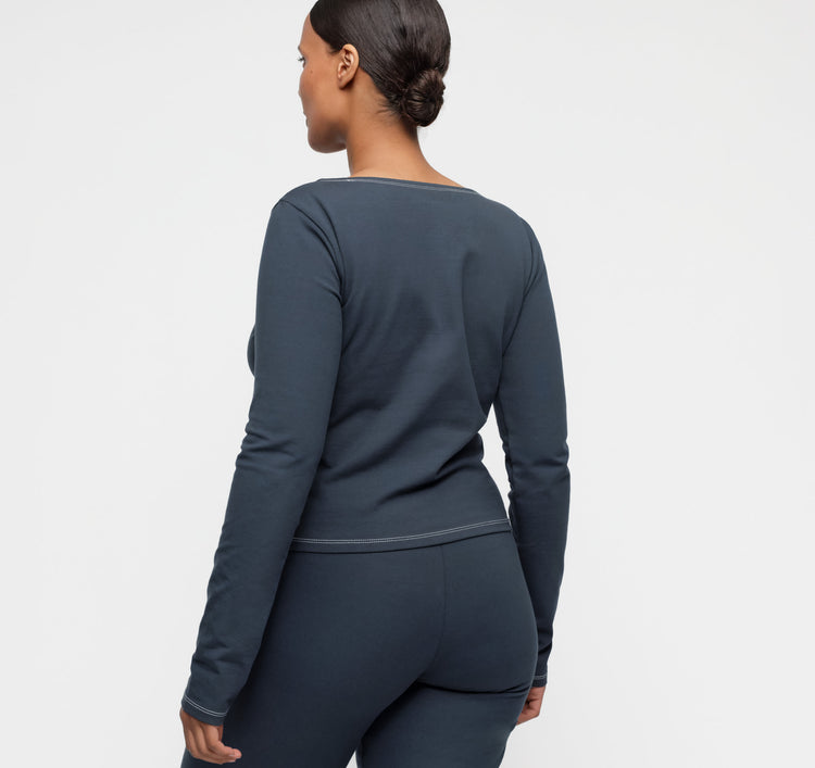 Core Cut-Out Long Sleeve - Black – made with 88% organic cotton